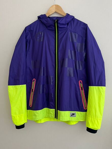 Nike Swoosh Wild Run Shield