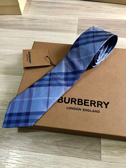 Burberry İpek Kravat Sıfır