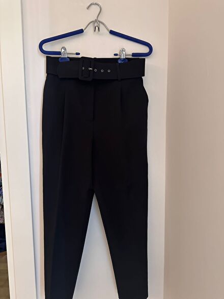 Siyah Bol Paça Kemerli Pantolon