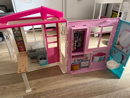 Barbie Oyuncak Ev