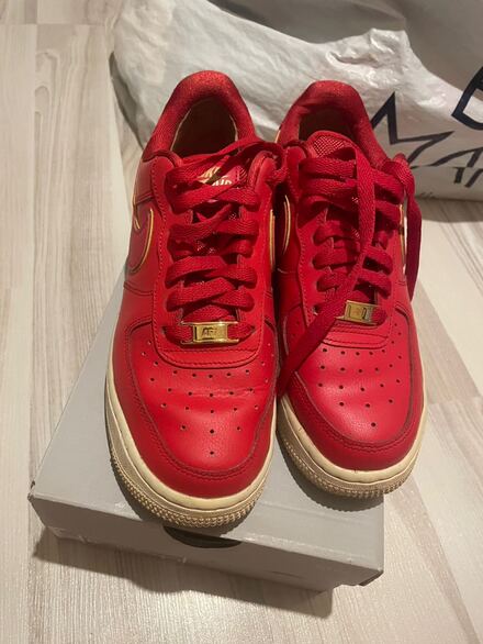 Nike air force kırmızı