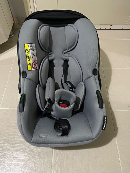 Gri Oto Koltuğu ve Ana Kucağı