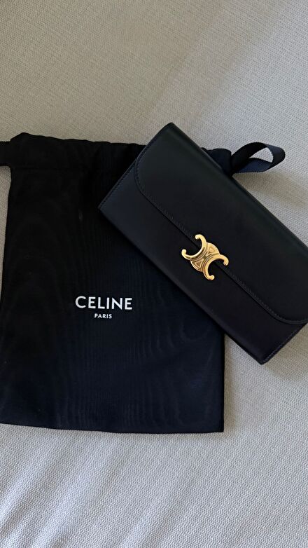 Celine cüzdan aciliyetten satılıyor