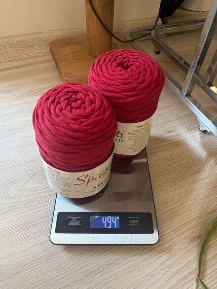 İki Adet Kırmızı Spagetti Yarn İpliği