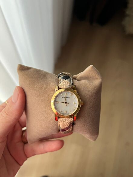 Burberry saat