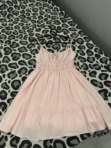 Bershka Toz Pembe Fırfırlı Askılı Elbise