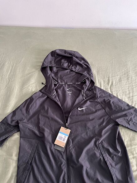 Etiketli Nike Dri-FIT Erkek Rüzgarlık