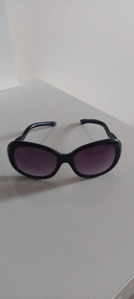 PRADA GÜNEŞ GÖZLÜĞÜ