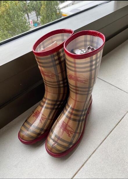 Burberry yağmur çizmesi