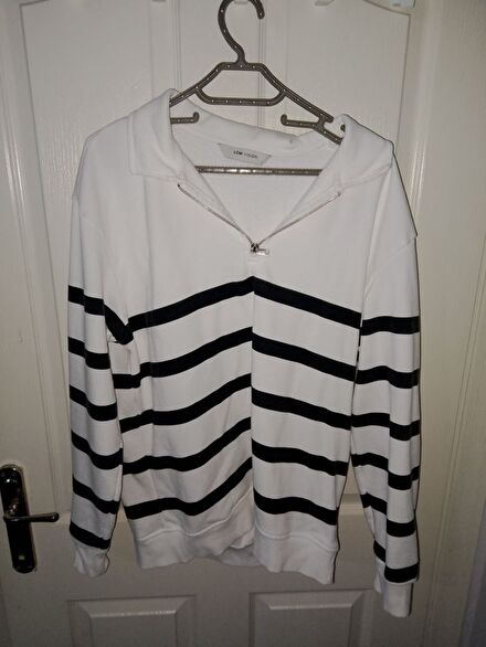 Beyaz Siyah Çizgili Sweatshirt