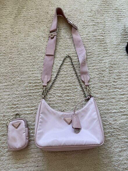 PRADA ÇANTA