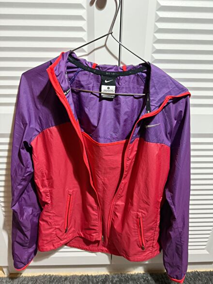 Nike yağmurluk