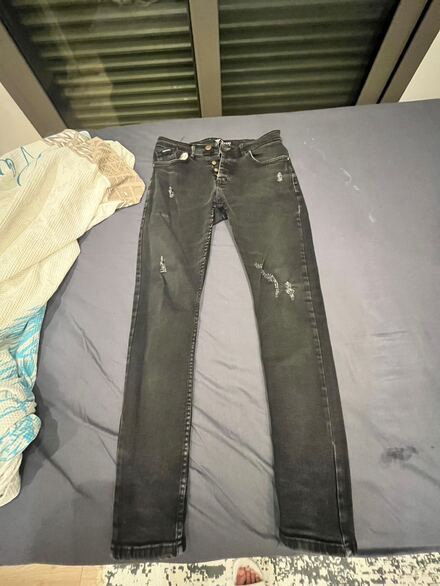 Siyah Yırtık Detaylı Jean Pantolon