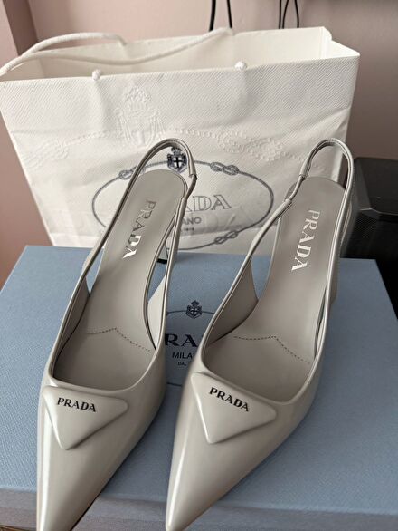 Prada Deri Gri Topuklu Ayakkabı