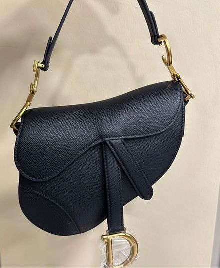 Dior Siyah Askılı Çanta renk sorunuz
