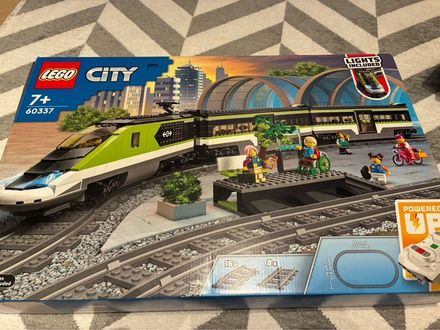 LEGO City Express Yolcu Treni Seti 60337