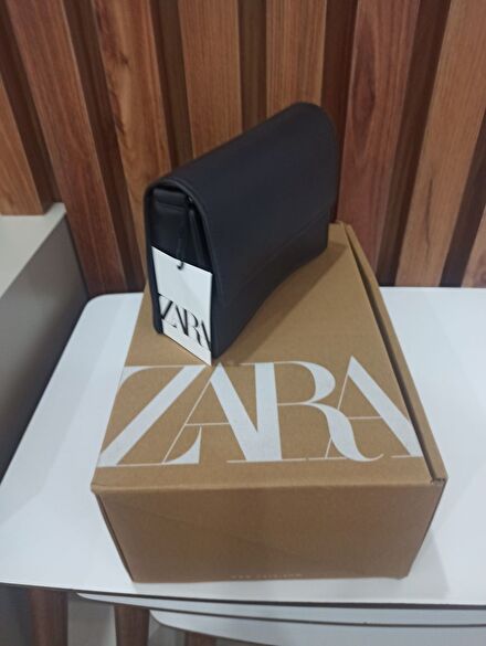 ZARA KAPAKLI ÇAPRAZ ASKILI ÇANTA