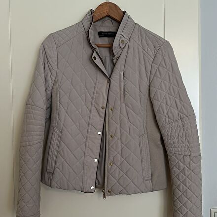 Zara Kapitoneli Mont barbour model