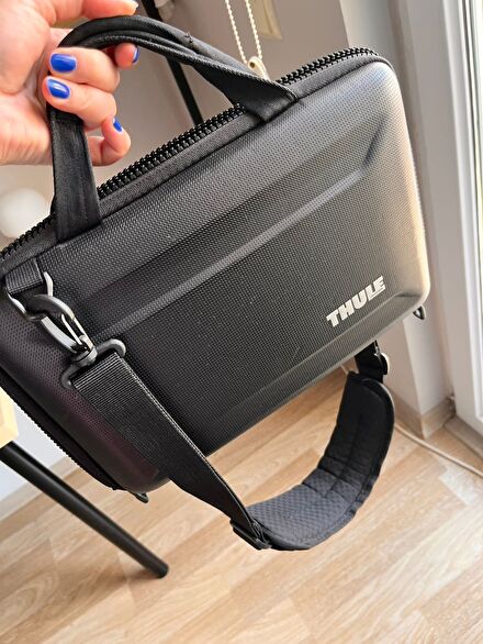 Thule Sert Laptop Çantası 33-25cm