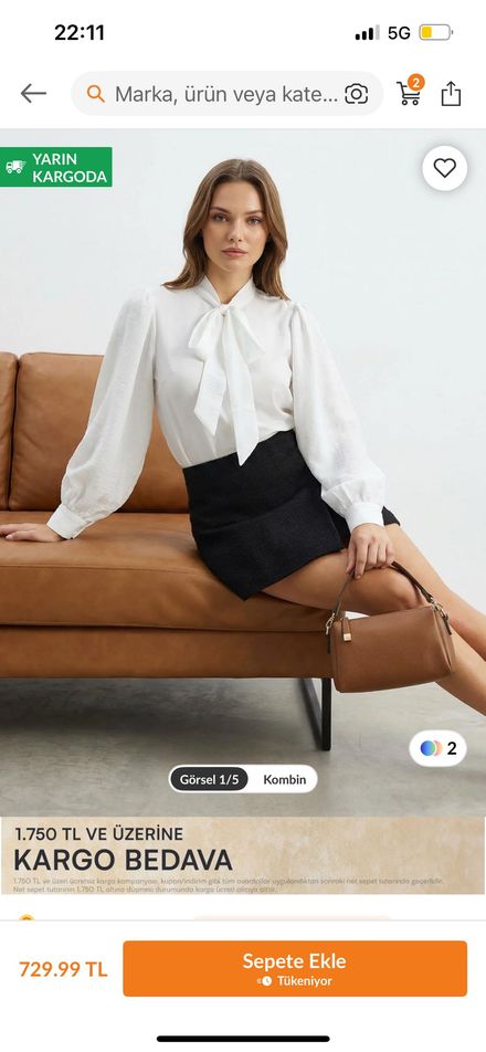 Beyaz Fiyonk Detaylı Şık Bluz