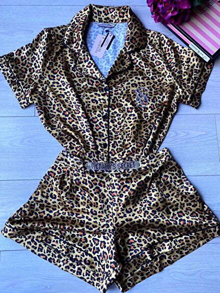 Leopar Desenli Saten Pijama Takımı