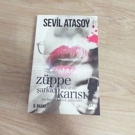 Züppe kocanın şarkıcı karısı kitabı