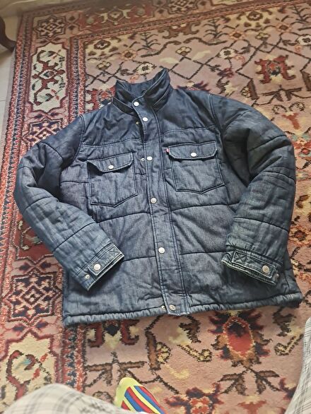 Levis thermal mont