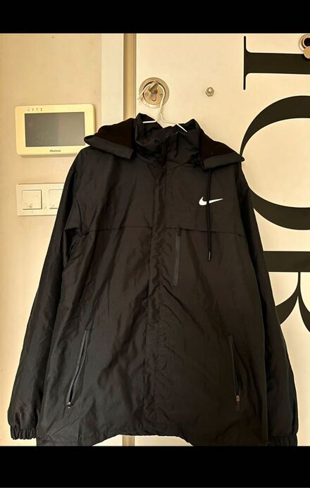 Nike Siyah Rüzgarlık Mont