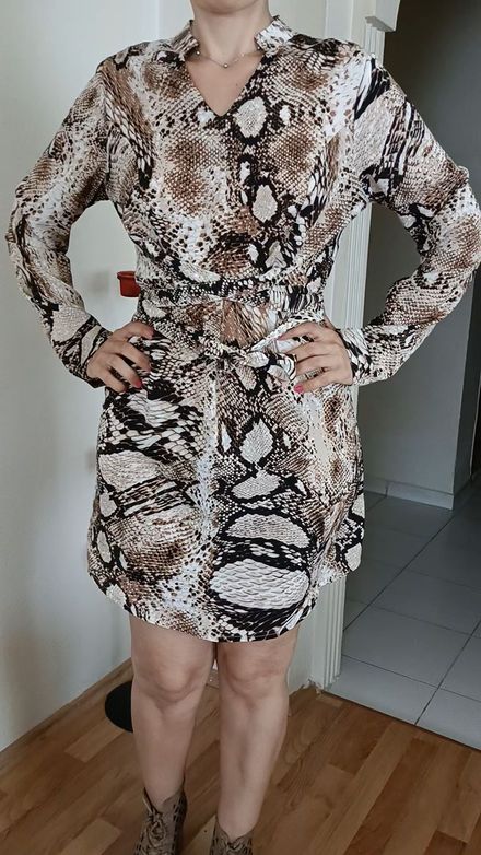 SHEIN Yılan Desenli Kuşaklı Mini Elbise