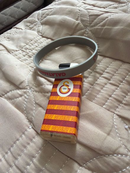 Galatasaray Temalı Bileklik ve Çakmak