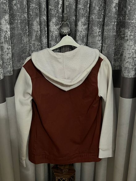 Kapüşonlu Kiremit ve Beyaz Sweatshirt