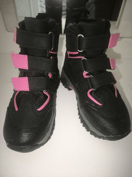 Siyah Pembe Detaylı Kar Botu