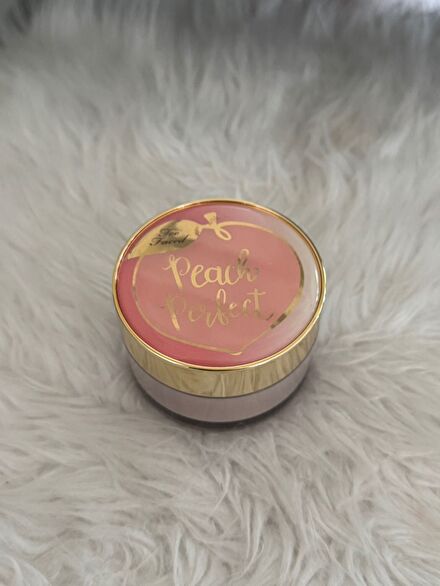 Too faced ışıltılı parfümlü vücut pudra