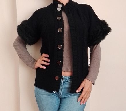 Siyah kolları Detaylı Yelek M ve L