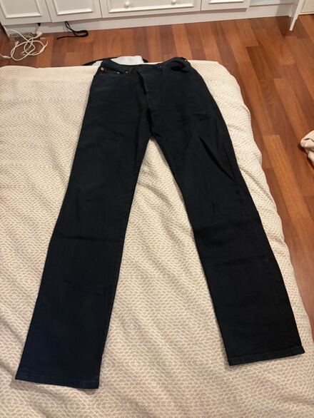 LEVİS 501 STRAIGHT KESIM SIYAH PANTOLON