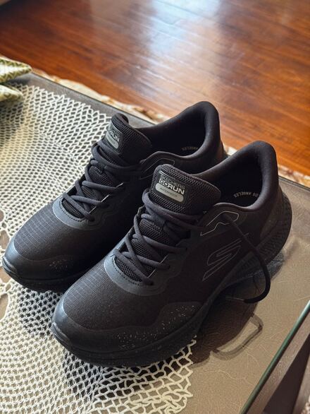 SKECHERS