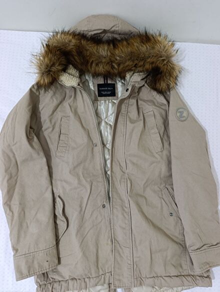 Zara Mont