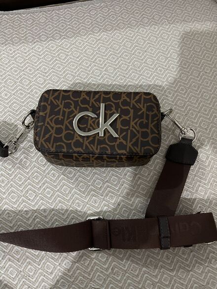 Calvin Klein Kahverengi Omuz Çantası