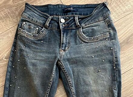 İşlemeli Vintage Taşlı Jean