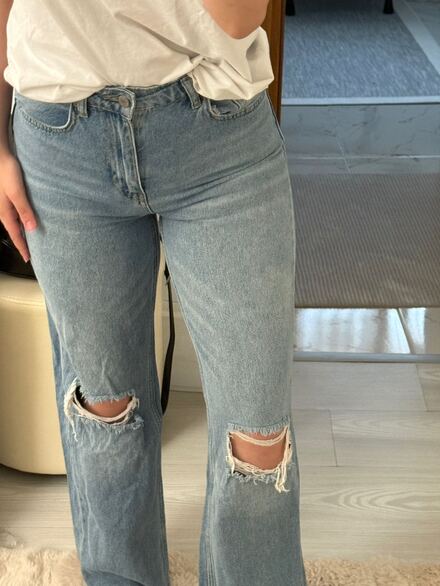 TRENDYOL MİLLA MAVİ YIRTIK JEAN