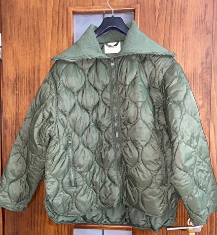 Pull & Bear Kapitone Mont