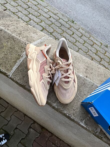 Adidas ozweego 42.5 numara