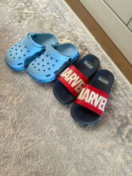 Marvel ve Crocs Terlik Seti
