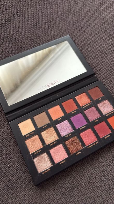 huda beauty desert dusk far paleti