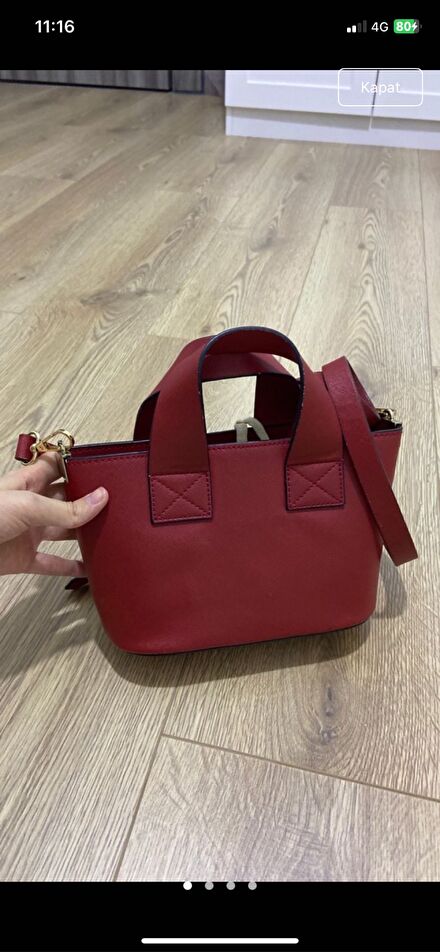 Kırmızı zara çanta
