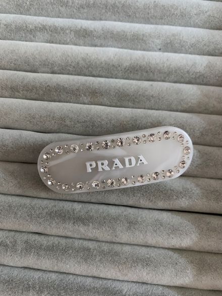 Prada Kristal Detaylı Toka