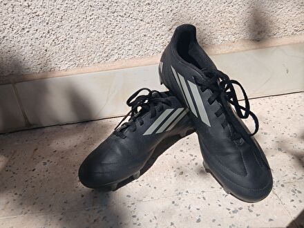Adidas Krampon Ayakkabı
