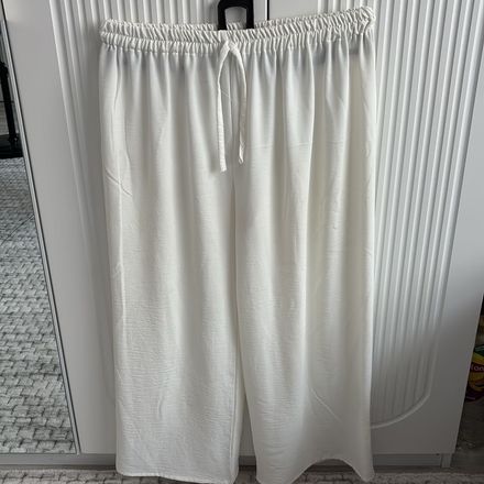 Beyaz Geniş Paça Pantolon