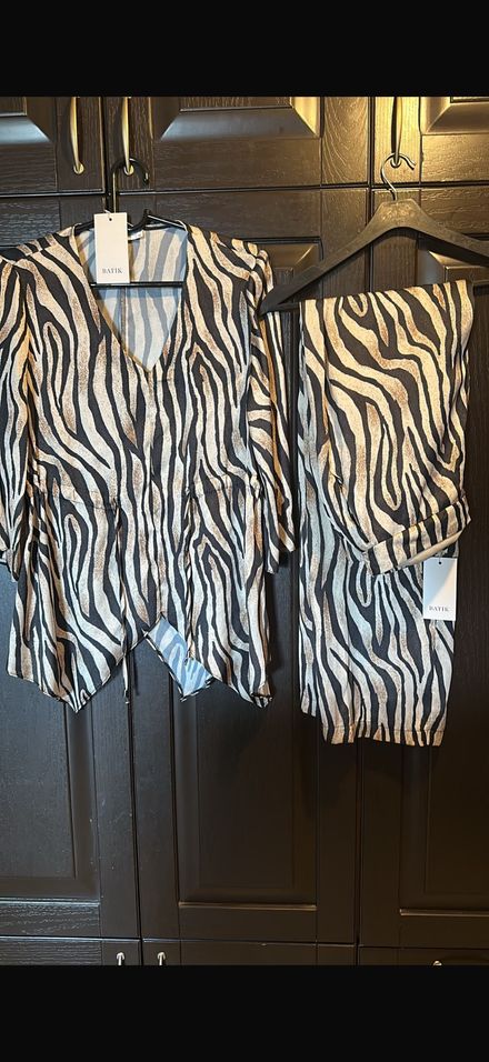 Batik Leopar Desenli Bluz ve Pantolon