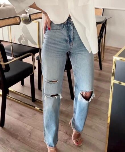 Mavi Yırtık Detaylı Jean